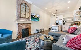 St Charles Ave Living Near Hot Spots And Restaurants